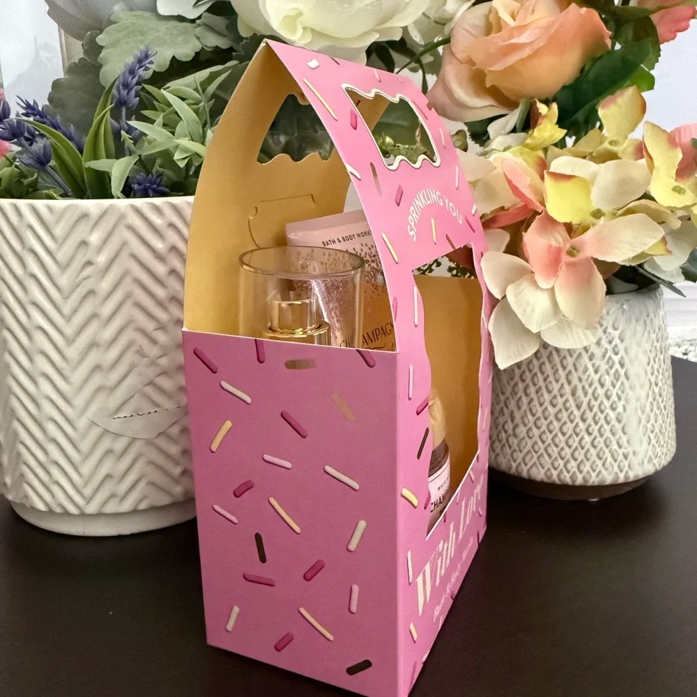 🆕🥂 BATH & BODY WORKS LIMITED, EDITION “SPRINKLING YOU WITH LOVE“ MINI GIFT SET.